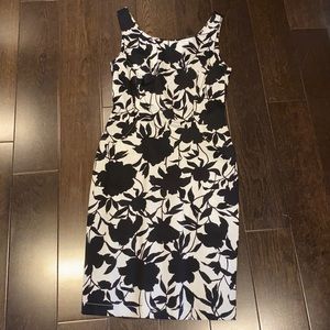 Suzy Shier black and white floral dress SizeS
